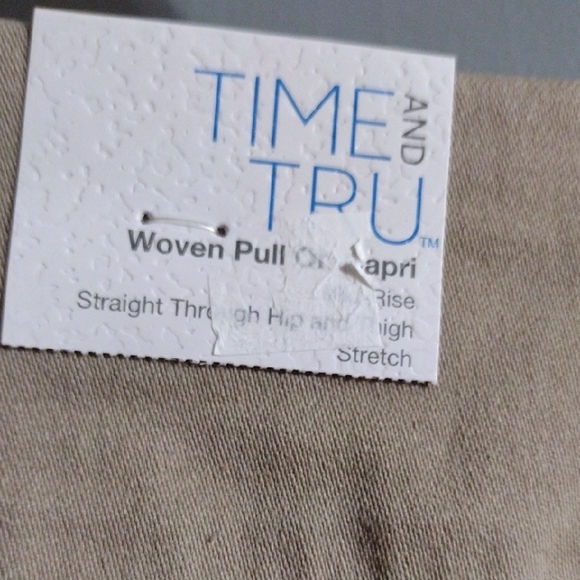 Time and Tru Beige Woven Capri Pants - Picture 4 of 5